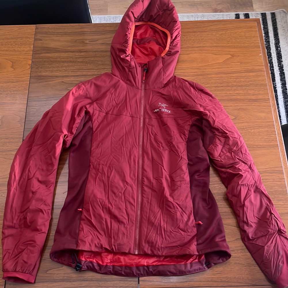 Arcteryx Atom Insulated Jacket. Women’s Medium. Maroon. Like new.